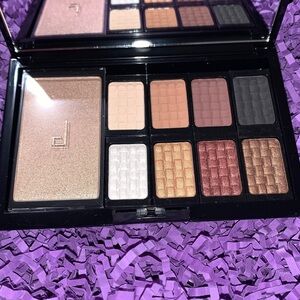 Doucce Freematic Eyeshadow Pro Palette *PRICE FIRM*